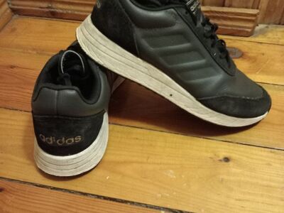 Чёрные кроссовки Adidas