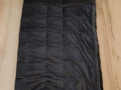 Raskustek 150x200. Peaks olema 8kg.