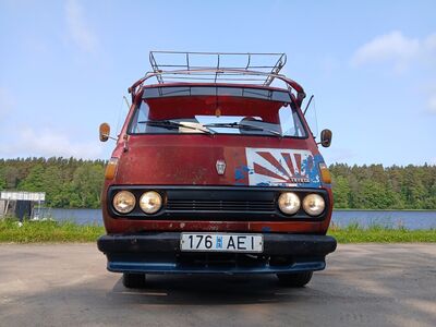 Toyota Hiace 1976 + varuosabuss
