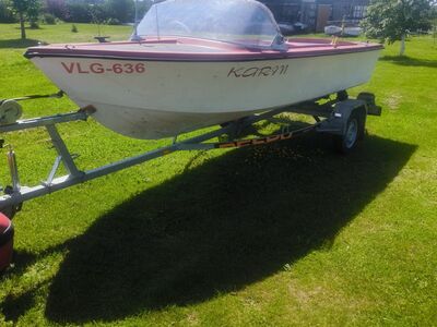 Kaater koos treileriga