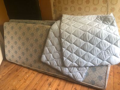 2 vedrumadratsit ja 1 kattemadrats