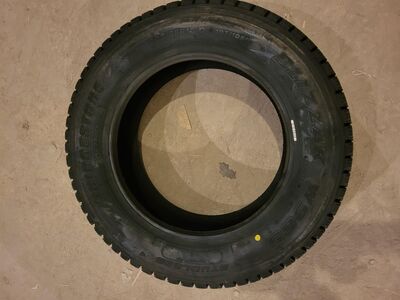 Müüa Bridgestone Blizzak lamellrehvid 205/65 R16C.