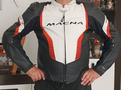 Nahast mototagi