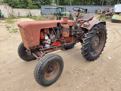 Traktor T-25