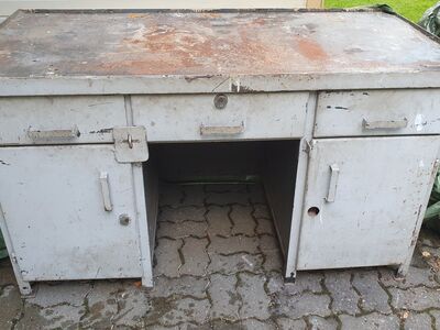 Tugev metallist töölaud / garaažilaud (~100 kg)