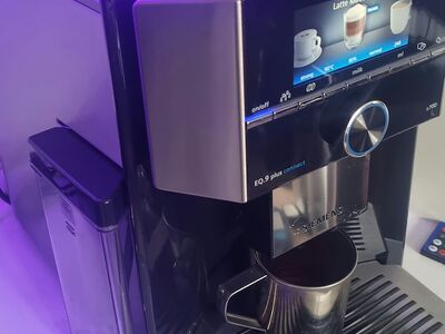 Kahe veskiga tipklassi kohvimasin Siemens EQ9