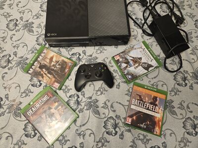 Microsoft Xbox One + 4 mängu xb1