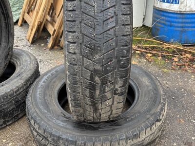 Toyo 215/75/16c Naastrehvid 2tk
