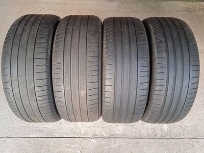 Jooks suverehve Pirelli P Zero 245/45 R18