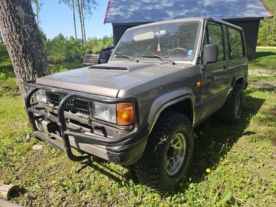M. Isuzu trooper