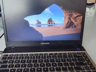 Sülearvuti Samsung NP300V