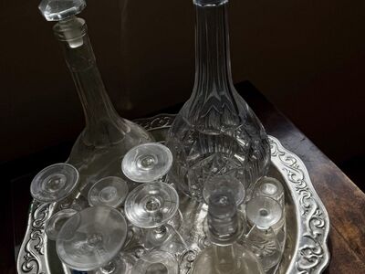 Ilus vintage napsuklaaside serveerimis komplekt