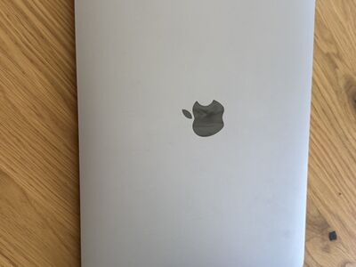 Apple MacBook Air 13" Retina 2018 / i5 / 8GB / 256