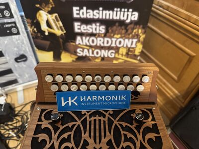 Castagnari karmoška mikrofonidega