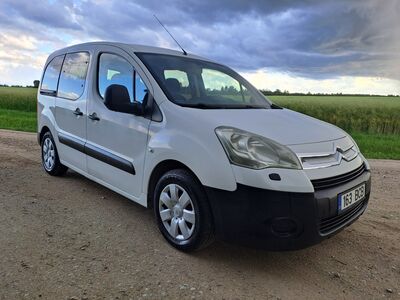 CITROEN BERLINGO 1.6 BENSIIN 66kW, 5 KOHTA