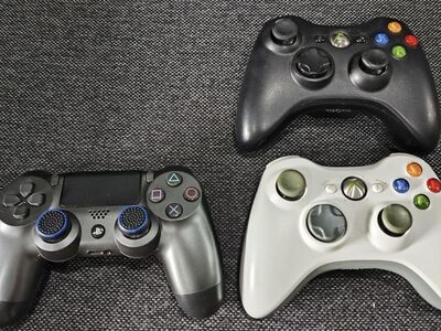 Xbox 360 ja PS4 puldid
