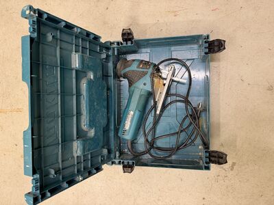 Makita tikksaag 4351FCT alla poole hinnaga uuest