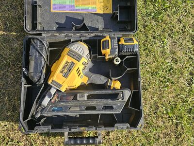 DEWALT  DCN692P2