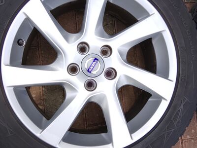 Volvo V70 2011 17 valuveljed ms rehvidega