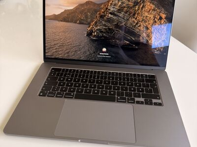 Apple MacBook Air 15” M2 / 8GB / 256GB – aku 100%