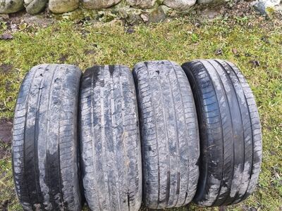 Suverehvid 215/60 R17 Michelin.