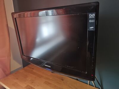 32” Samsung televiisor koos seinakinnitusega