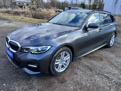 BMW 330e M-pakett  2022