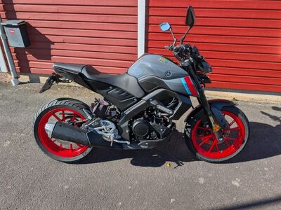 YAMAHA MT125