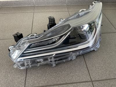 Vasak LED esituli Toyota Corolla sedaan 8118502T51