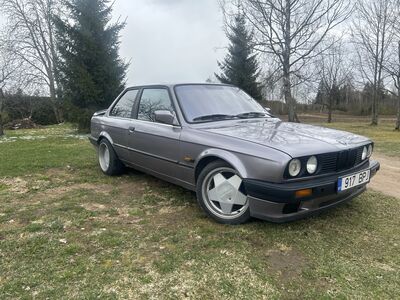 BMW E30 kupee Facelift