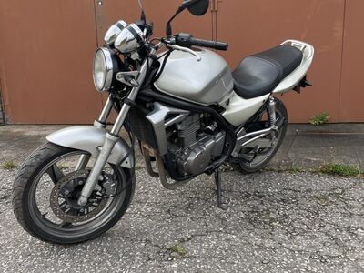 Kawasaki ER-500 02