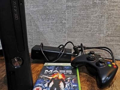 Xbox 360 320GB + mäng + pult