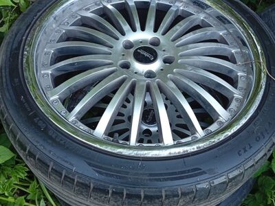 245/40 R22