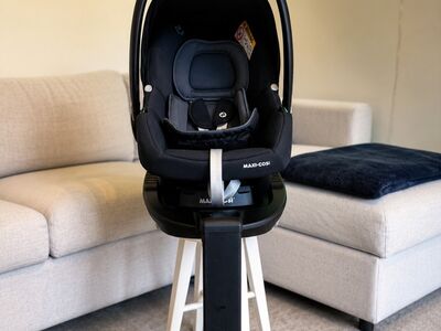 Maxi-Cosi Tinca + FamilyFix2 ISOFIX + jalatsid
