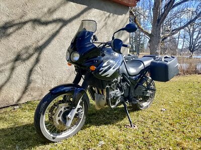 Triumph 900 (885i) / 62800 km / 61 kw. / kohvrid
