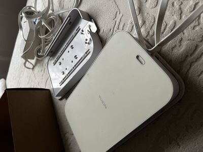 Nokia FastMile 5G väliruuter + Nokia Beacon 1.1 si