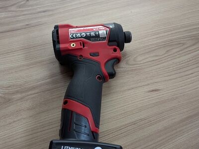 Milwaukee M12 FID2