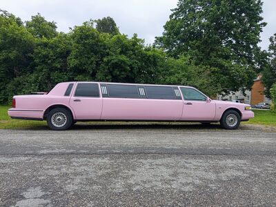 Taastatud kerega B-kat limusiin Lincoln Towncar
