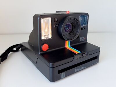 Peaaegu kasutamata Polaroid OneStep+ hetkekaamera
