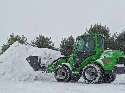 Работы погрузчика и экскаватора