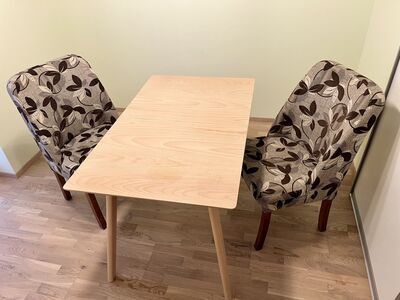 Pikendatav söögilaud + 2 mugavat tooli