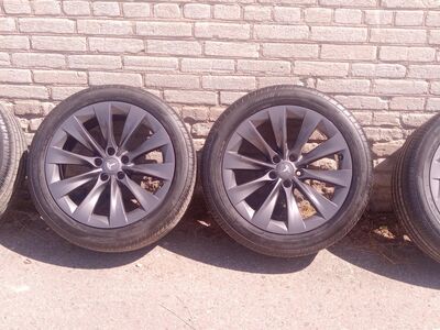 Tesla model s/x 20veljed suverehvidega