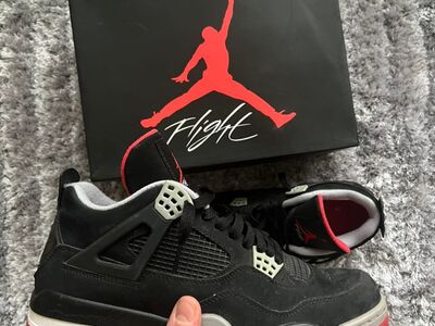 Air Jordan 4 Bred