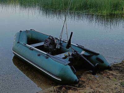 Täispuhutav paat elektrimootoriga