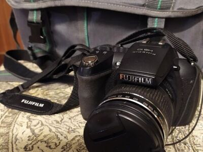 Fujifilm FinePix HS10 + Hanimex kandekott