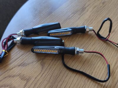 Mootorratta/mopeedi voolavad suunatuled 12V CE