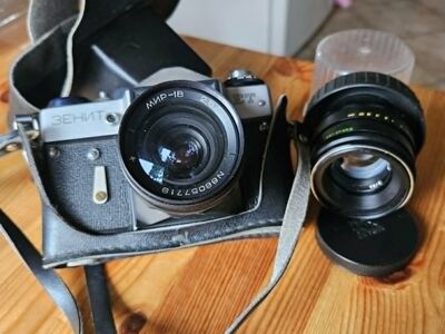 Zenit ET fotoaparaat kahe objektiiviga
