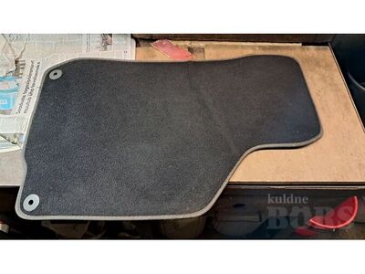 Резиновые коврики для VW Golf