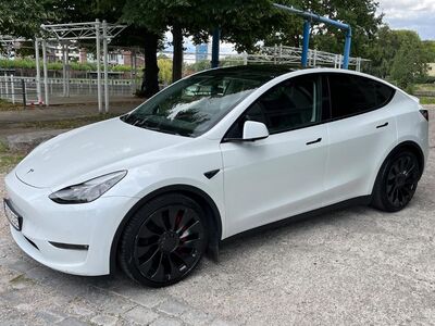 Tesla Model Y 378kw AWD konks
