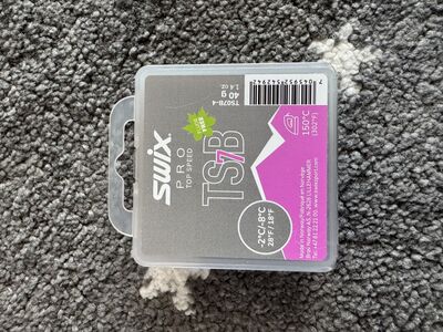 Различные лыжные мази и аксессуары Swix